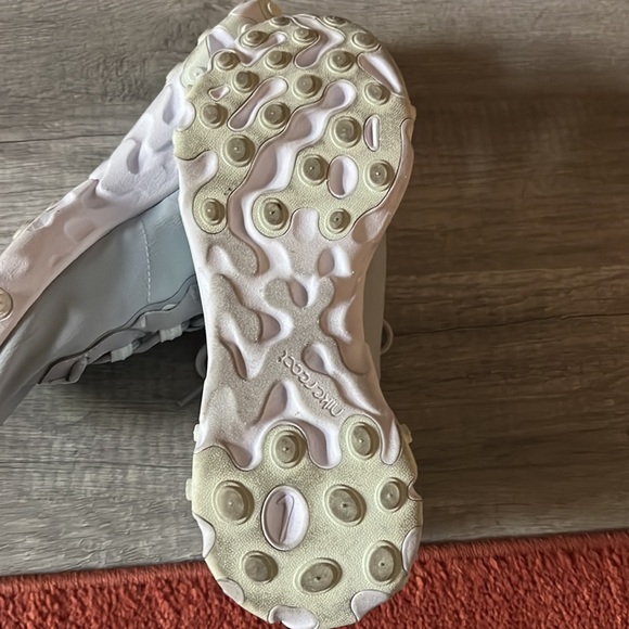 Nike react athletic shoes. Worn twice. Like new - Picture 6 of 7